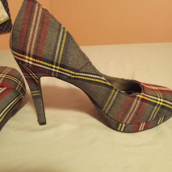 Fioni Plaid 4 inch Heels size 7 - Picture 2 of 7